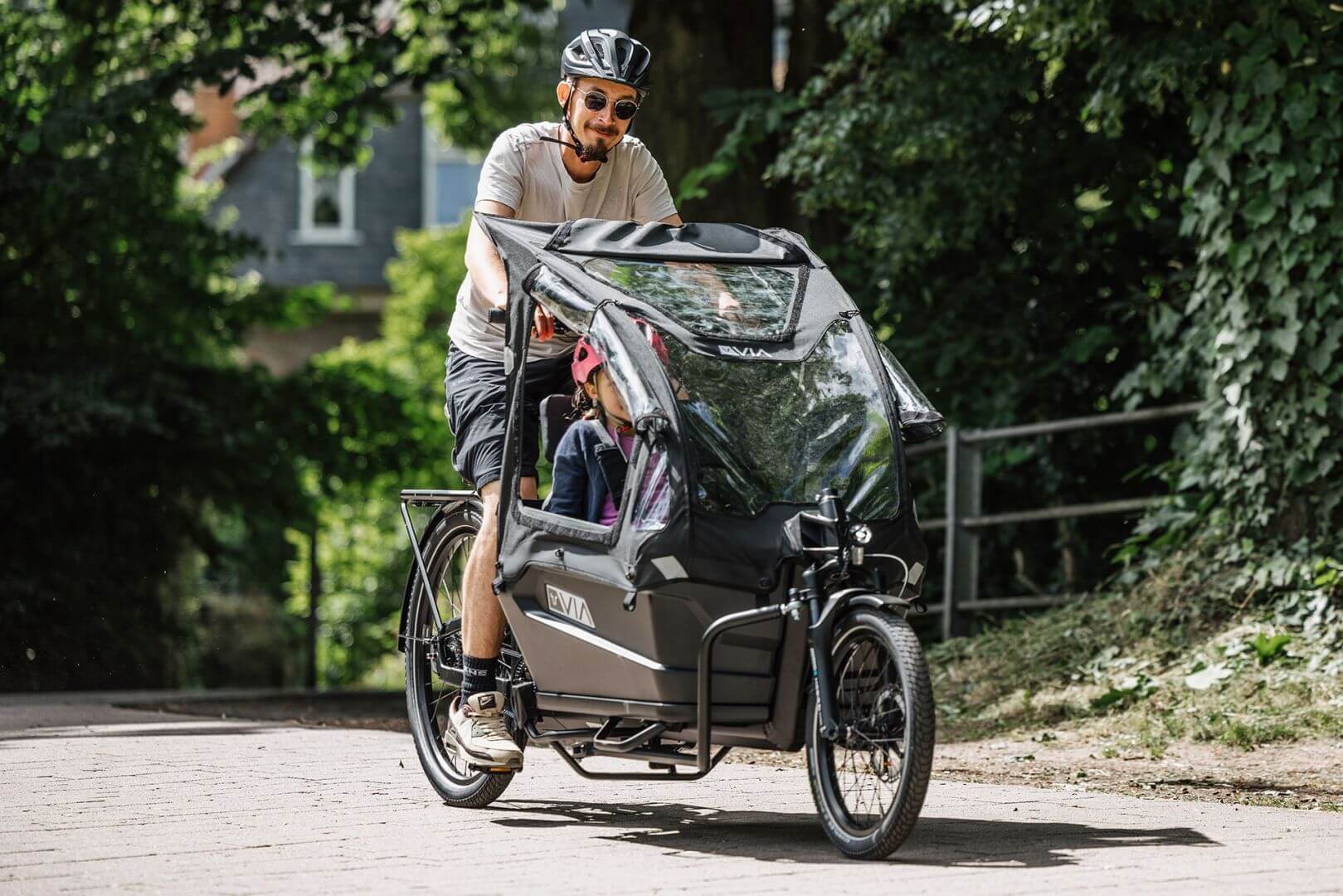 Cargobike with child