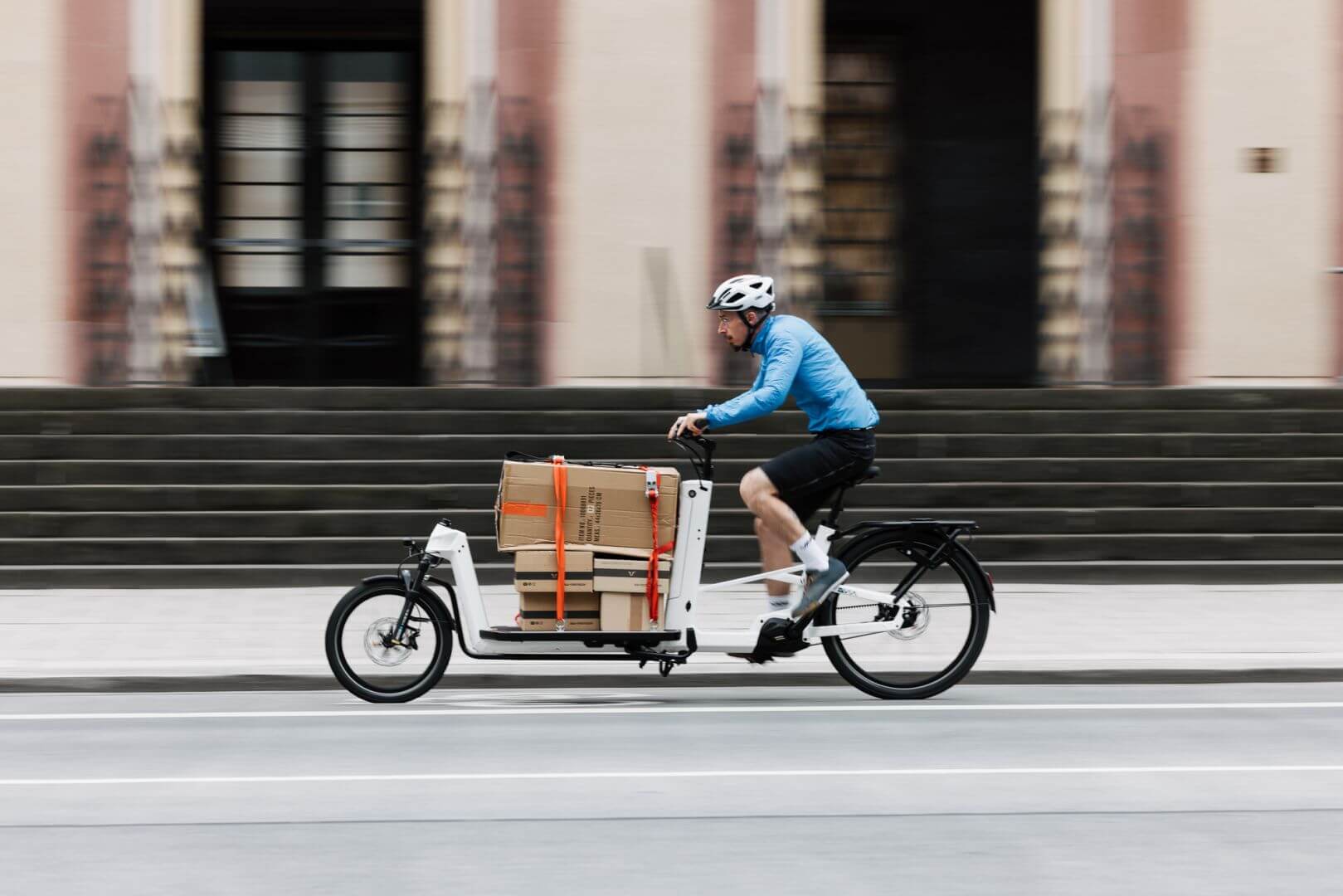 Cargo bike with packages