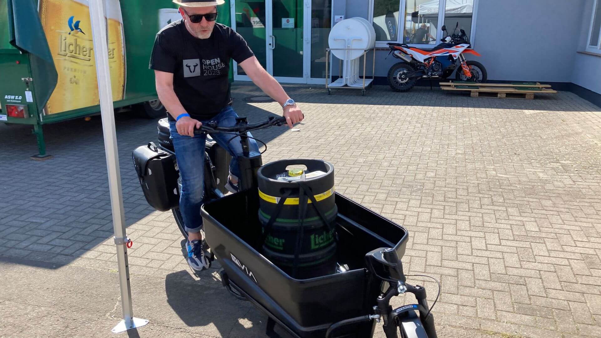 Lastenrad mit Bierfass