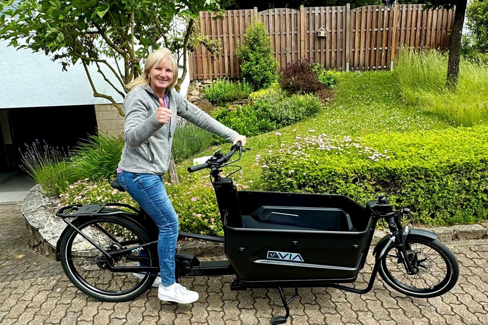 Gewinnerin mit Lastenrad