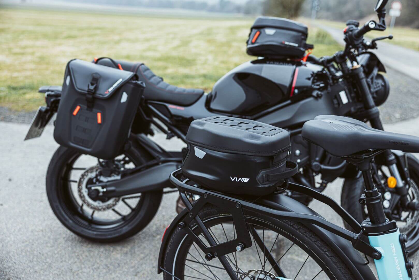 VIA Lastenrad und Motorrad